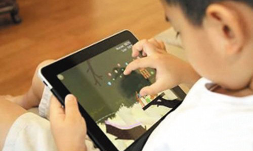 小孩暑假愛玩手機、ipads